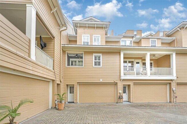 Building Photo - 210 Breezy Way