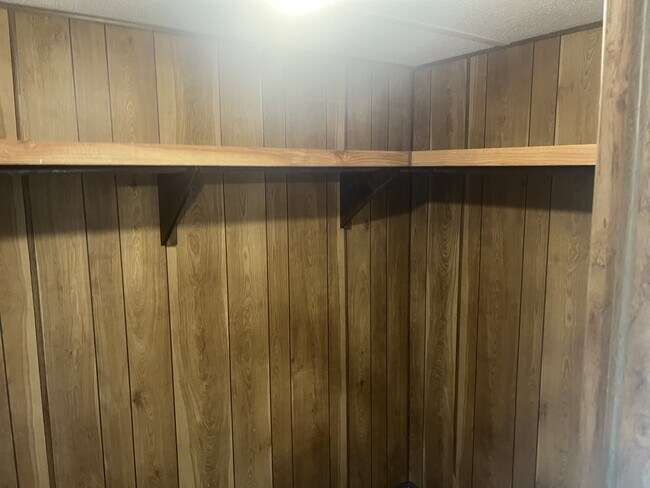Building Photo - 46 Brinwood Dr