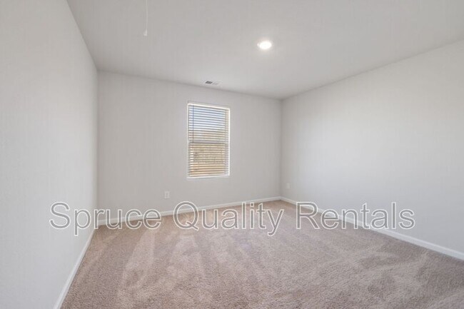 Building Photo - 2105 Briar Run Dr