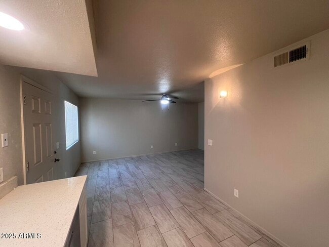 Building Photo - 45 N Phyllis