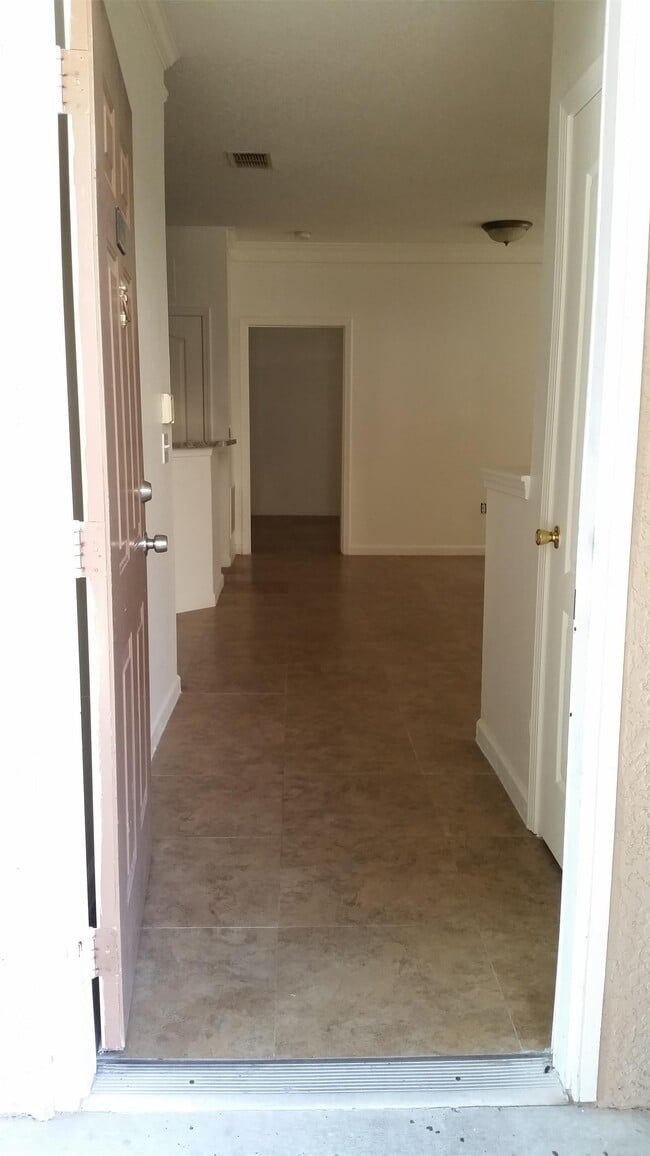 Building Photo - 10413 Villa View Cir