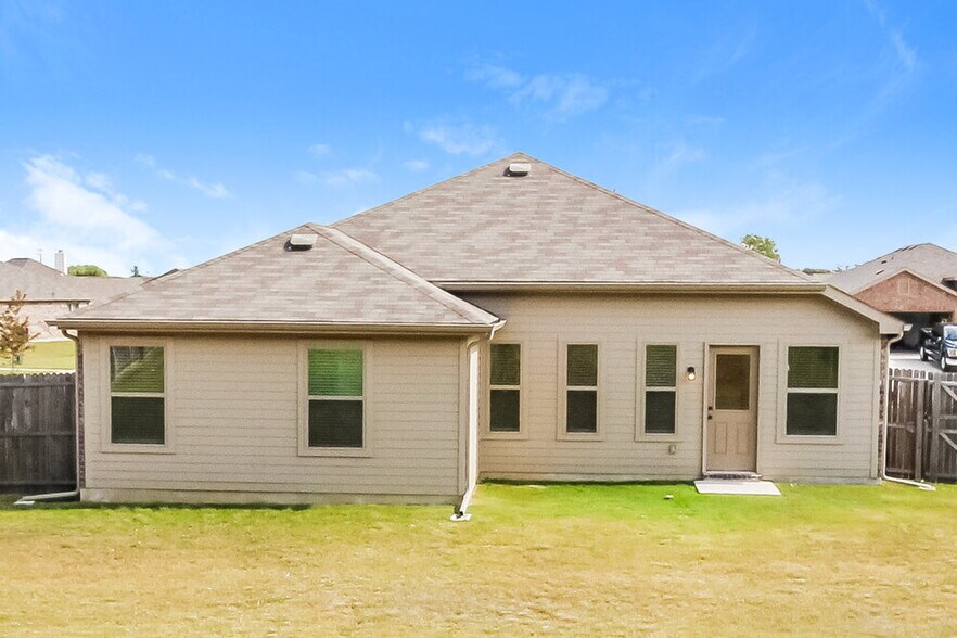 Building Photo - 334 Highmeadow Dr