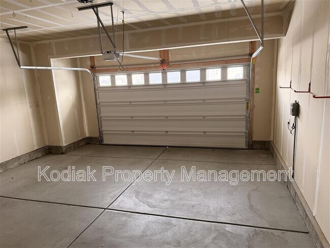 Building Photo - 3155 N 1500 E