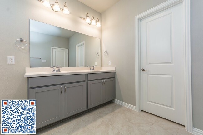 Building Photo - Adorable 3 Bedroom Townhouse-- Coming Soon!