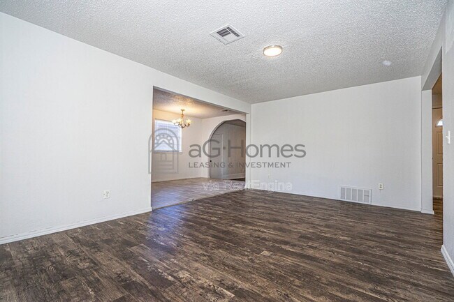 Building Photo - 3920 Dentwood Terrace