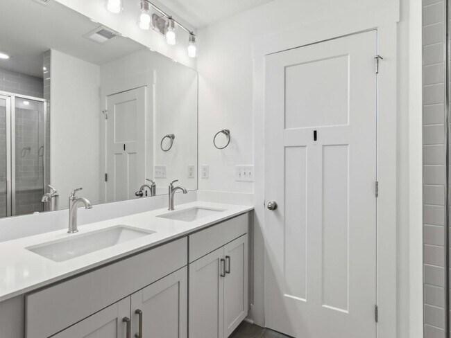 Building Photo - 105 Cobden Ct