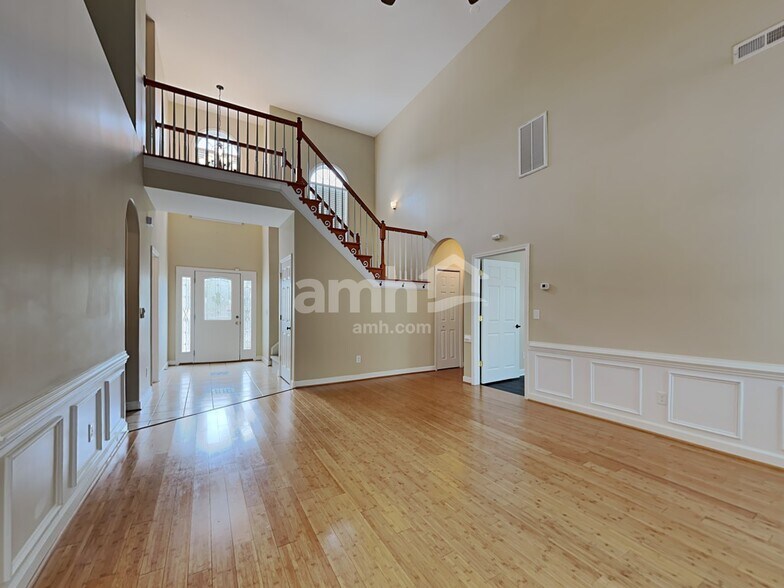 Building Photo - 405 Quick Silver Dr