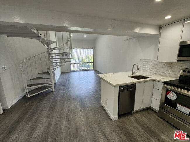 Building Photo - 1440 Veteran Ave