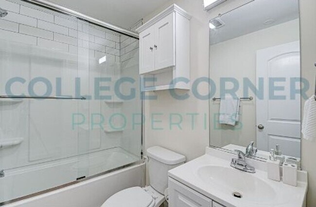 Building Photo - 127 Idlewilde Dr