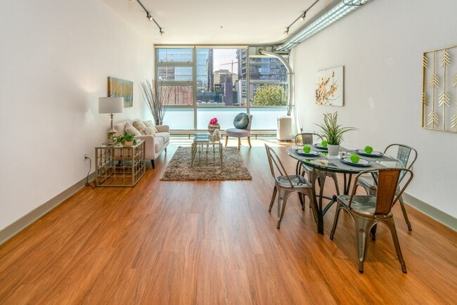 Building Photo - Beautiful 1 Bed 1 Bath in Denny Triangle