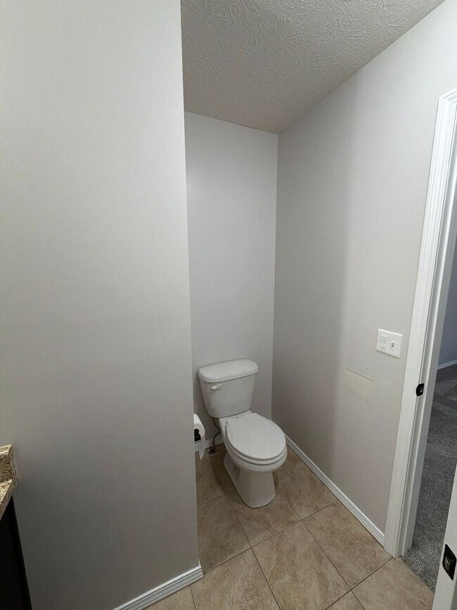 Building Photo - Your Perfect Home Awaits