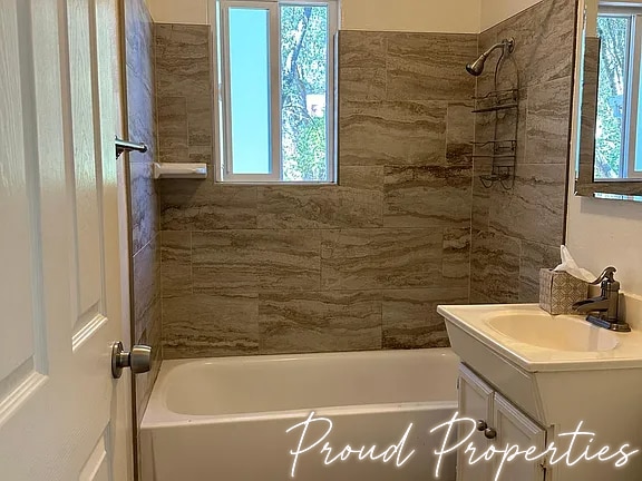 Building Photo - 2748 Tunnel St