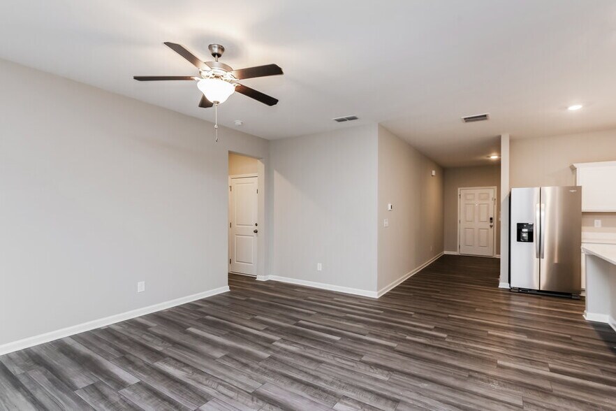 Building Photo - 99 Hyde Park