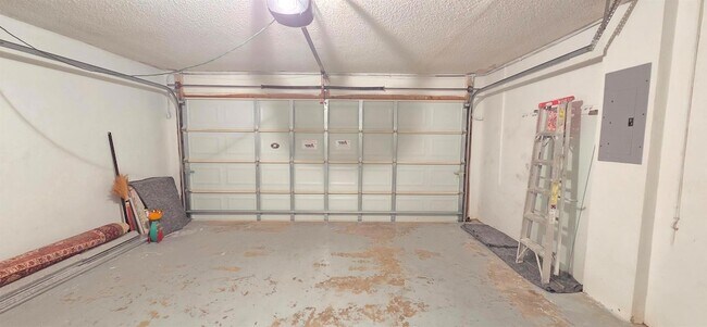 Building Photo - 661 Lake Wellington Dr