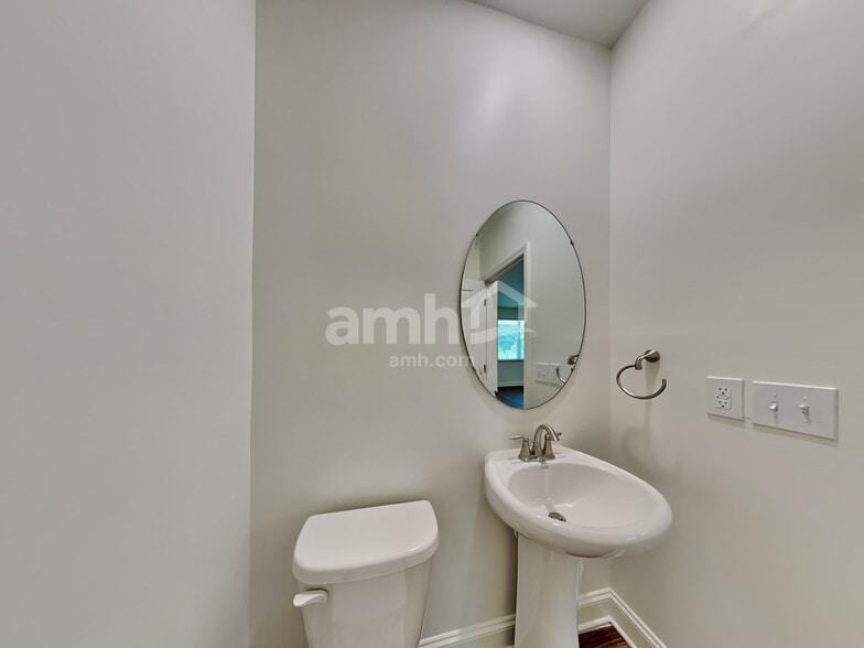 Building Photo - 3205 Brierhill Rd