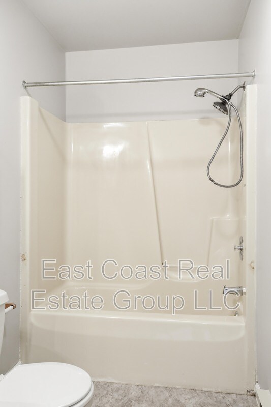 Building Photo - 257 School House Dr