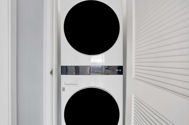 Building Photo - 1720 Maple Ave