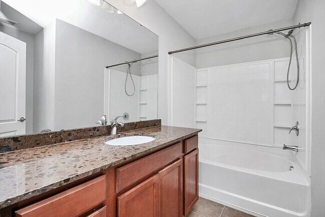 Building Photo - 2BD/2.5BA Townhome w/ ADDITIONAL LOFT in Market Street at Cedar Walk!