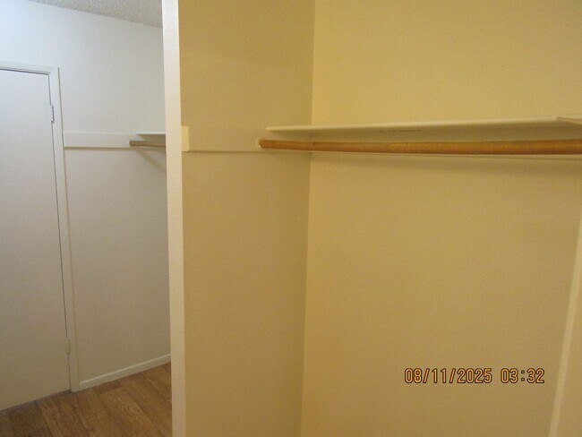 Building Photo - 3 bedroom 2 bathroom 2 car garage