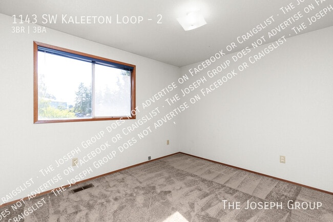 Building Photo - 1143 SW Kaleeton Loop