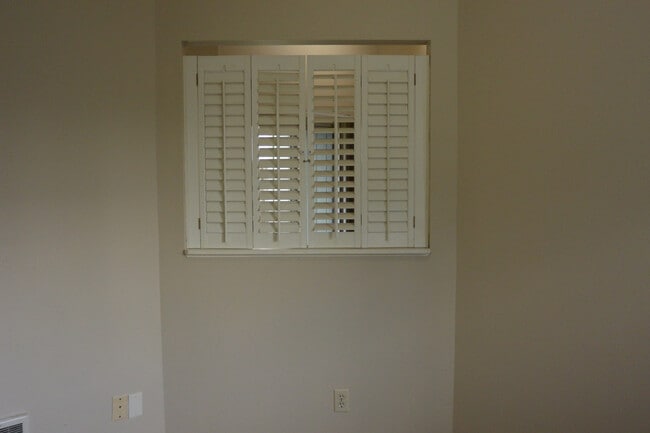 Building Photo - 8307 NE Starflower Ct