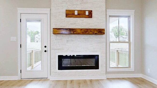 Building Photo - 529 Foxglove Ln