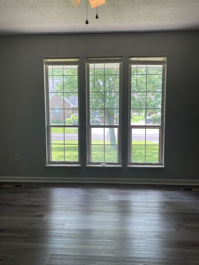 Building Photo - Move In Ready!!