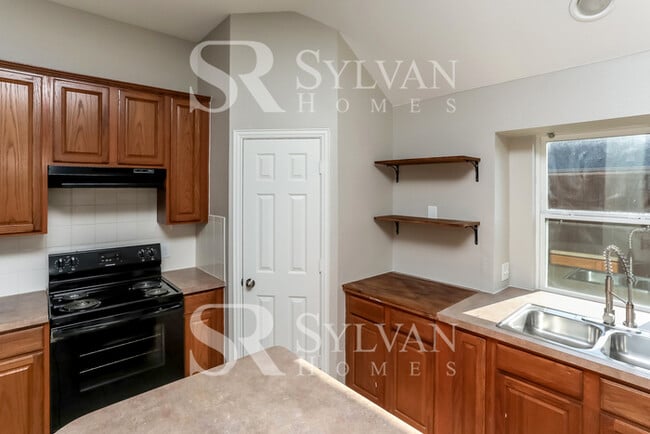 Building Photo - Enjoy living the good life in this 4 bedroom, 2 bathroom home