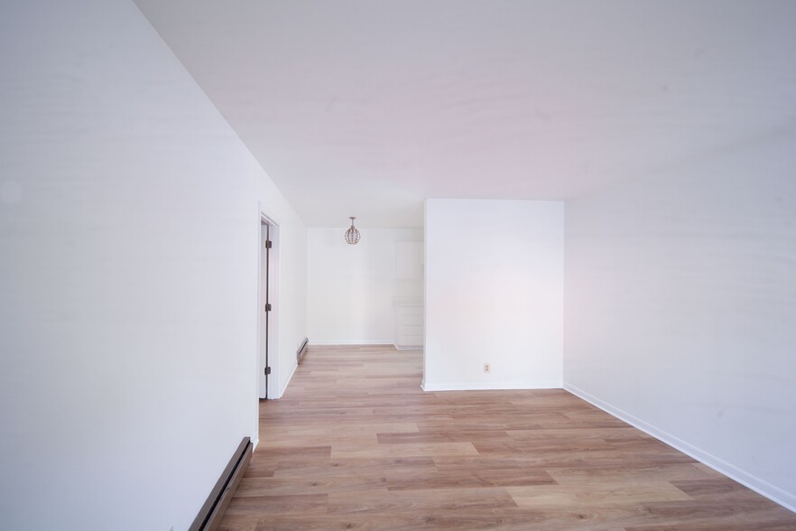 Building Photo - 2134 Fairfax Ave