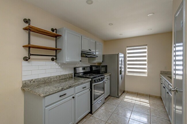 Building Photo - 1416 Rd Runner Loop