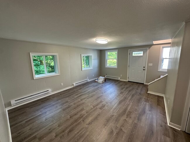 Building Photo - 66 School St