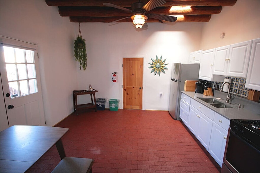 Building Photo - 250 Closson St