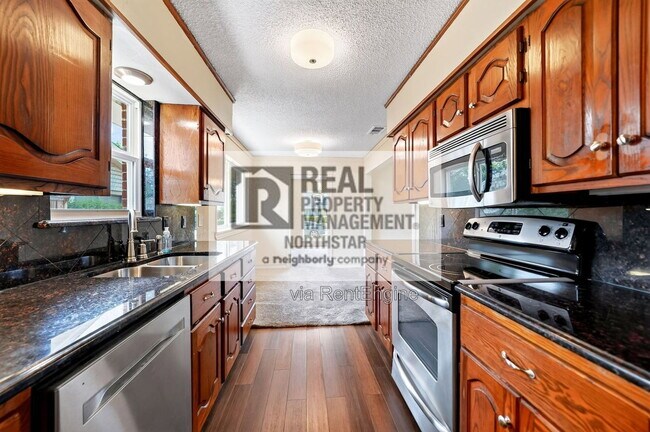Building Photo - 902 Arrowhead Dr