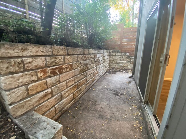 Building Photo - 2Bed/2Bath Condo in Travis Heights