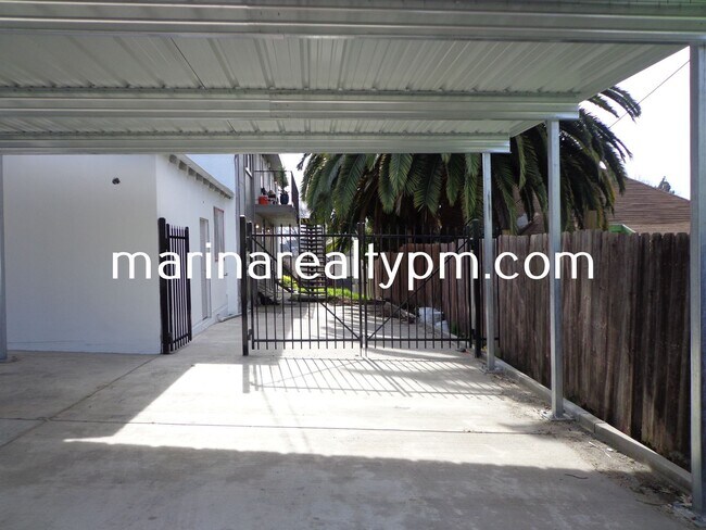 Building Photo - 114 Carolina St