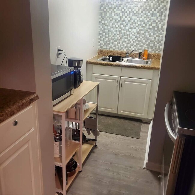 Building Photo - 2540 Lake Capri Rd NW