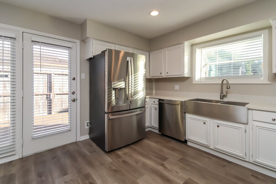 Building Photo - 8506 Deer Meadow Dr