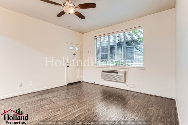 Building Photo - Cute 2 bedroom ground floor Condo located ...
