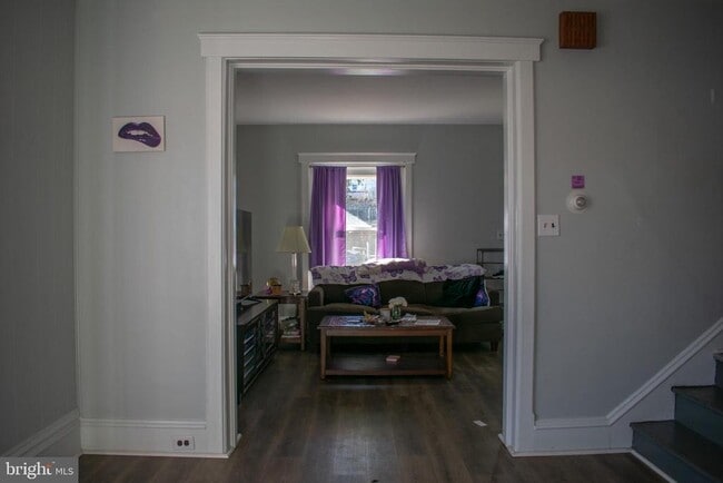 Building Photo - 605 Bridge St