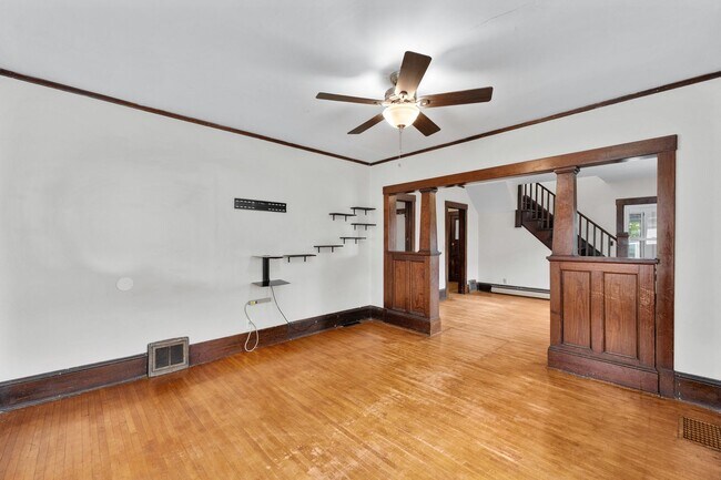 Building Photo - 568 W Main St