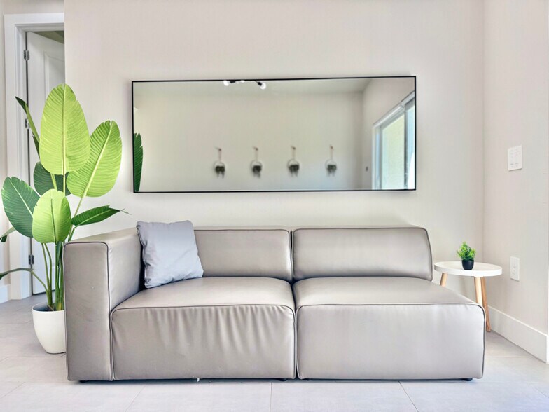 Building Photo - 2506 Leda Ave S