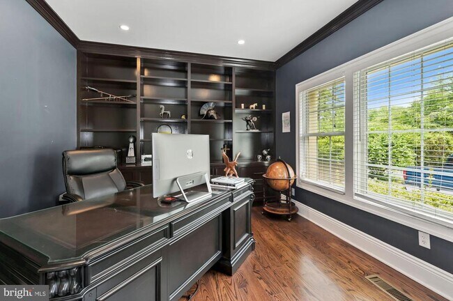 Building Photo - 6005 Selvyn Rd