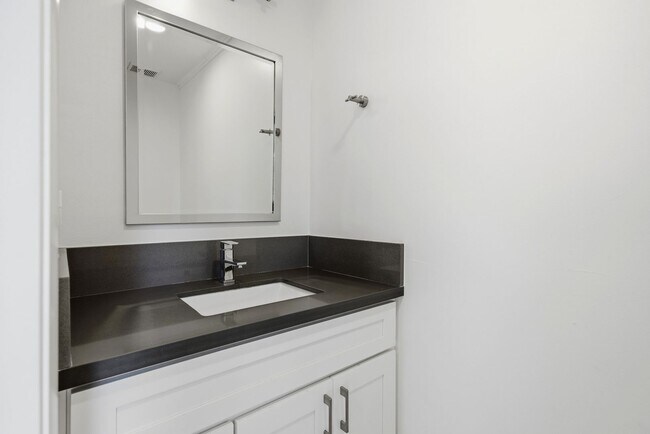 Building Photo - 4200 Shorecrest Ln