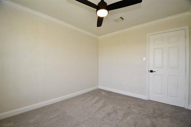 Building Photo - 10946 Fullerton Dr