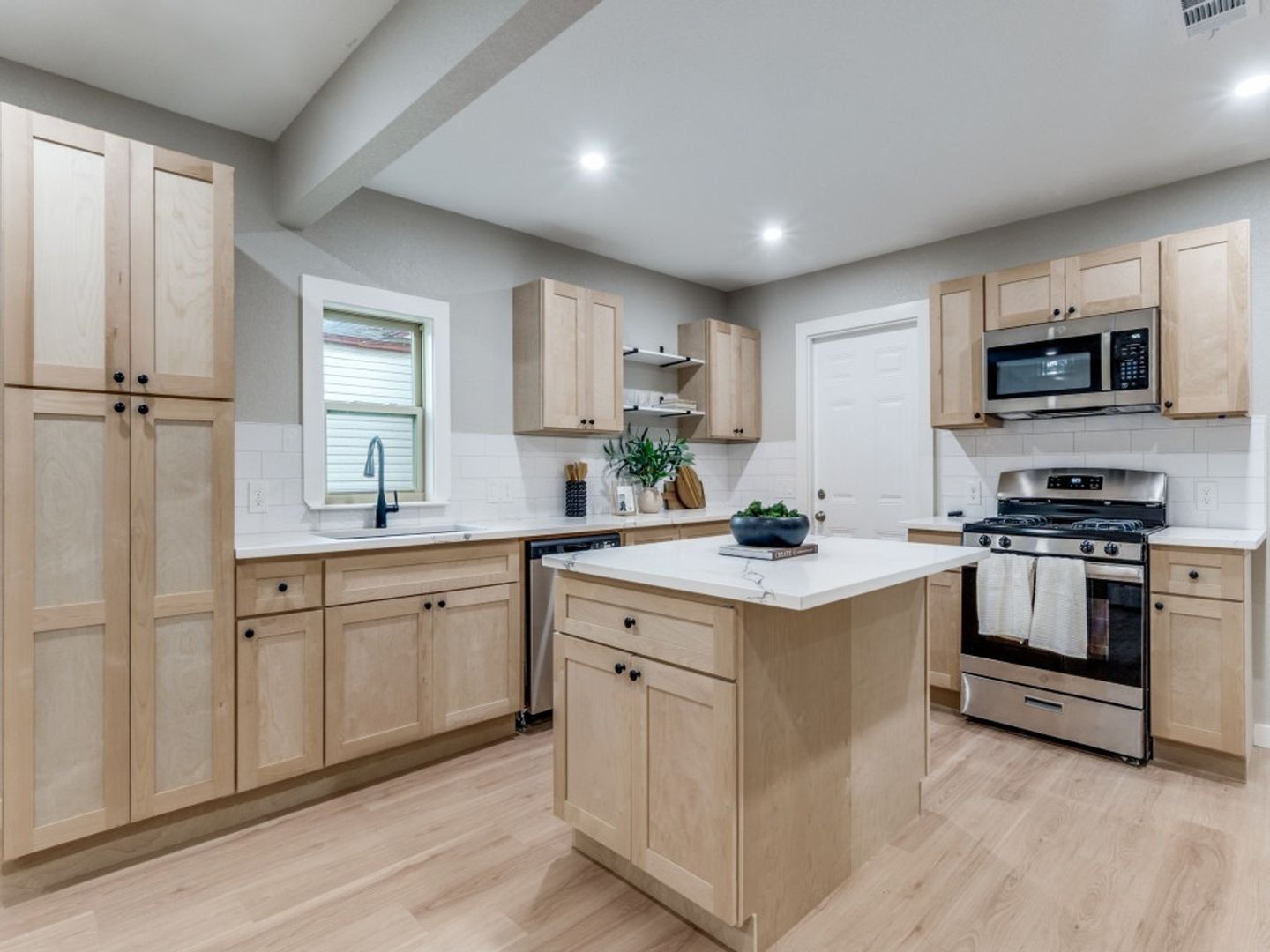 Building Photo - 3160 Bannon Dr