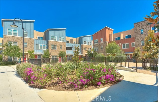 Building Photo - 8872 Maple Ave