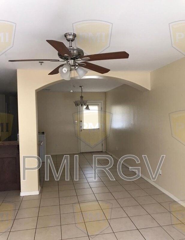 Building Photo - 1603 W Omni Ave