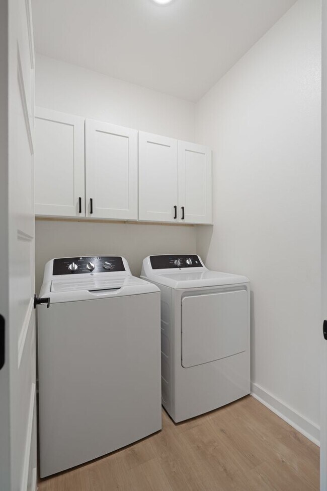 Building Photo - !Abbington Subdivision! $1000 MOVE IN SPECIAL