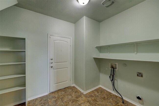 Building Photo - 455 Gina Dr