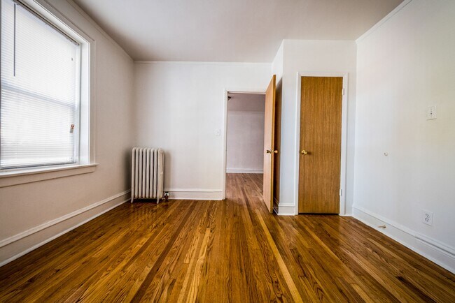 Building Photo - 8101 S Justine 1515-21 W 81st Chicago, IL 60620